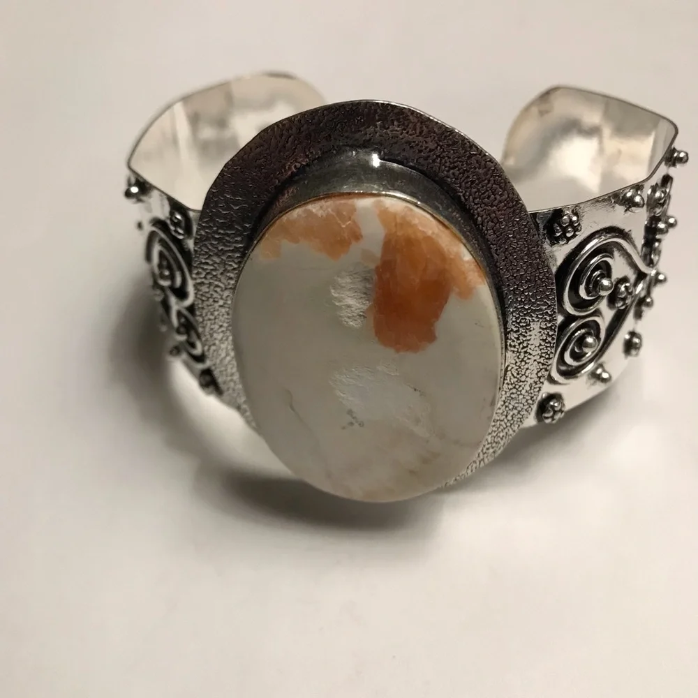 925 Sterling Silver this stunning